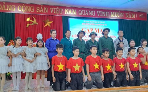 Tổ chức gặp mặt liên hoan tiễn đưa 03 thanh niên ưu tú xã Hà Hải lên đường nhập ngũ